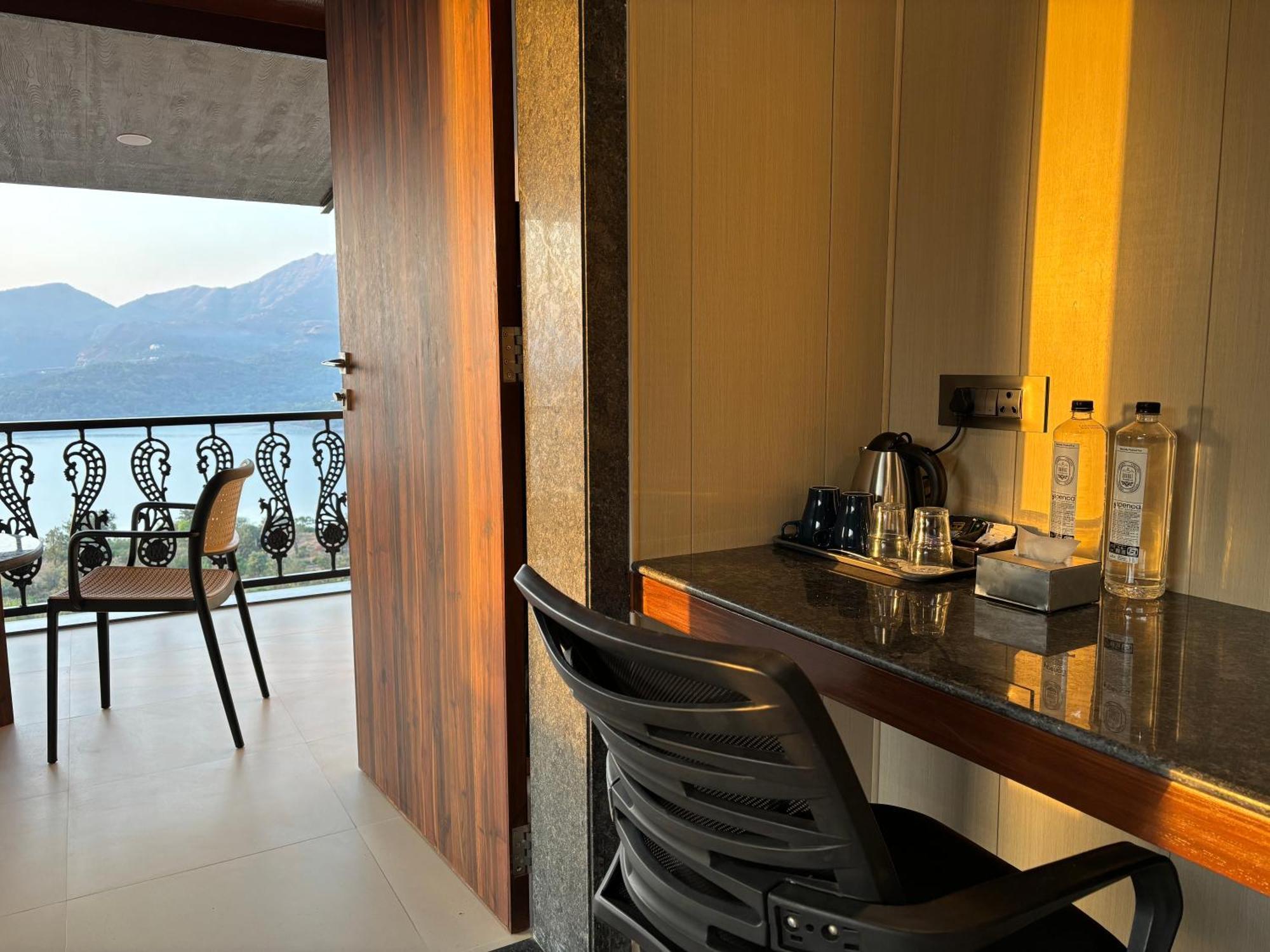 The Green Gate Resort Mulshi Exteriör bild
